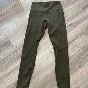 Lululemon wunder under